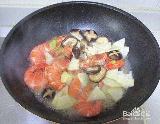 冬笋香菇烧大虾的做法