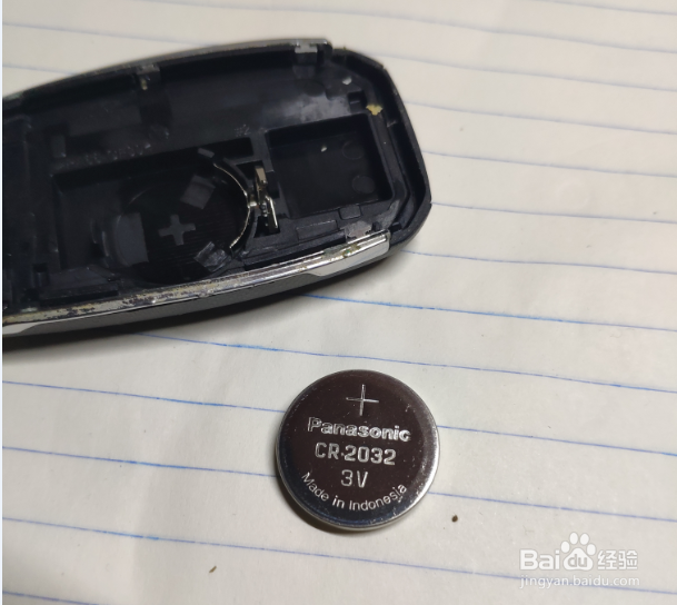 起亚kxcross车钥匙换电池的方法