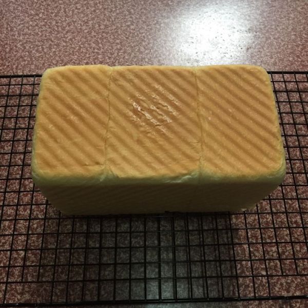 煎蛋火腿肠三明治