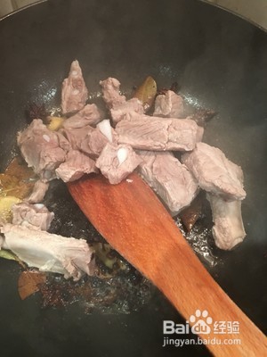 家常土豆炖排骨如何做？