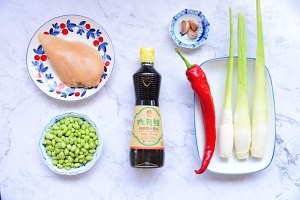 餐厅版茭白毛豆鸡丁