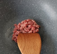青豆炒牛肉的做法