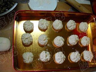 腊味茄肉生煎包