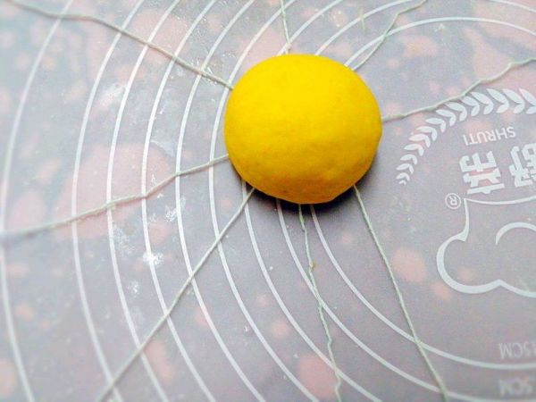 南瓜豆沙包、红枣小米粥