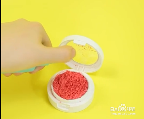 将碎掉的腮红复原的办法