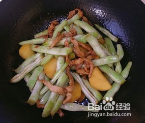 东北家常菜:土豆炖豆角