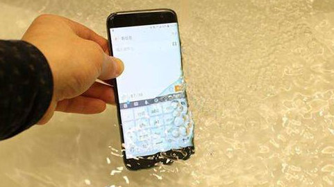 手机掉水里但是一切正常怎么回事