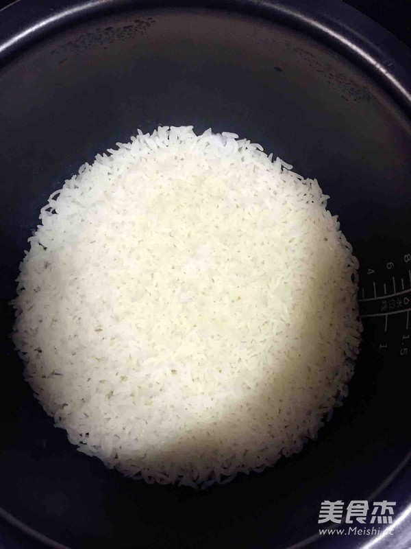鲣鱼松饭团的做法
