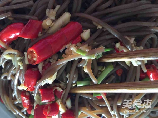 凉拌厥根粉的做法