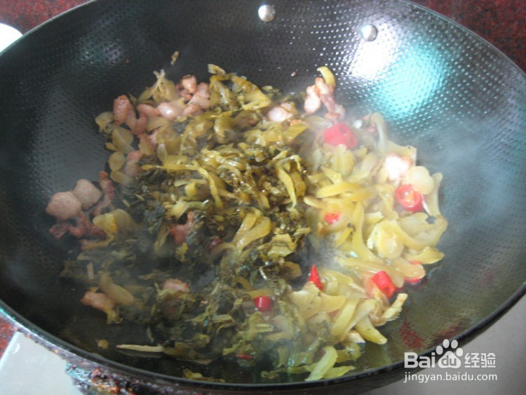 酸菜炒五花肉的家常做法