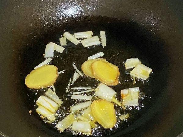 青椒木耳炒鸡蛋