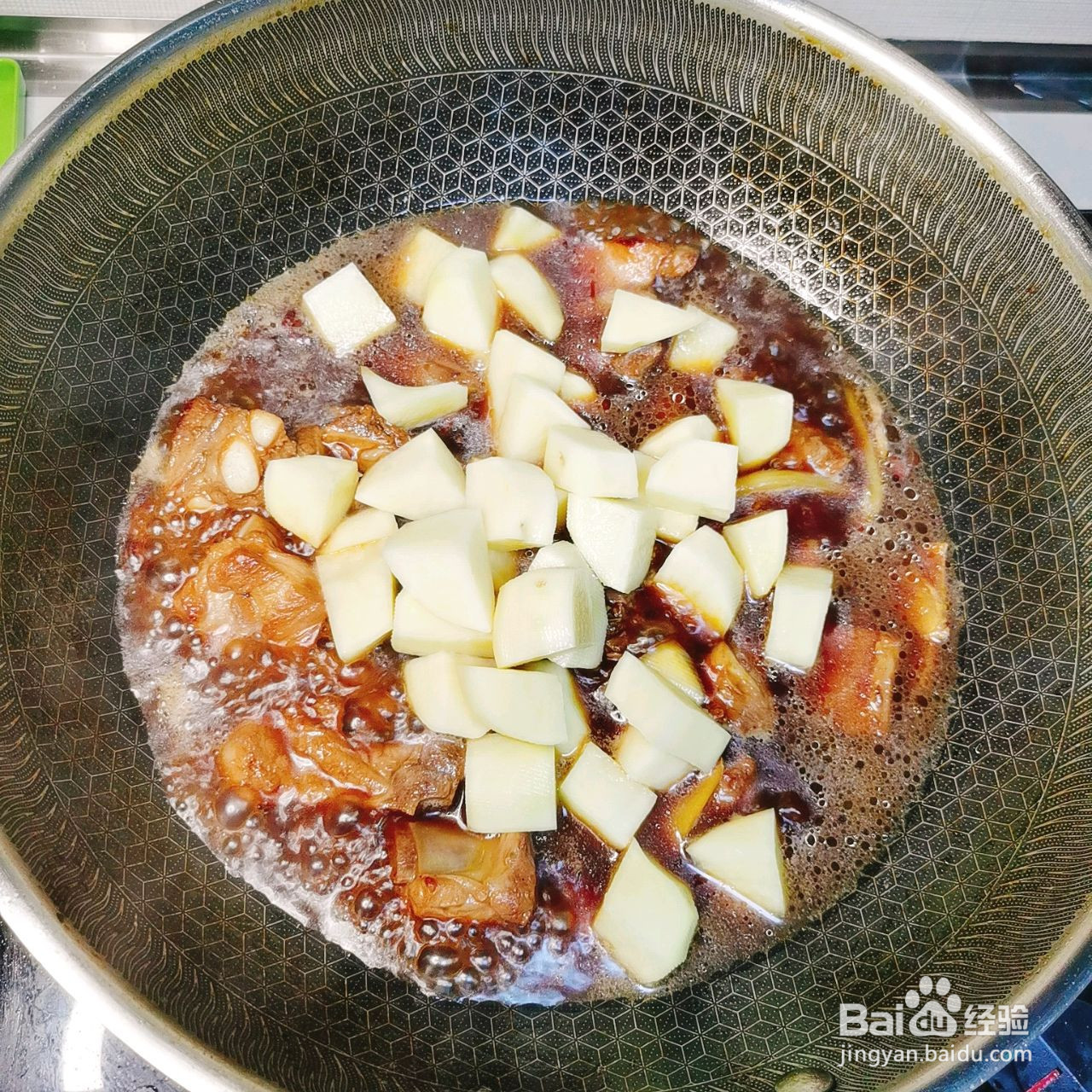 酱香土豆炖排骨的做法