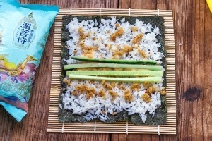 肉松黄瓜寿司的做法