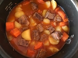 牛肉西红柿炖土豆家常