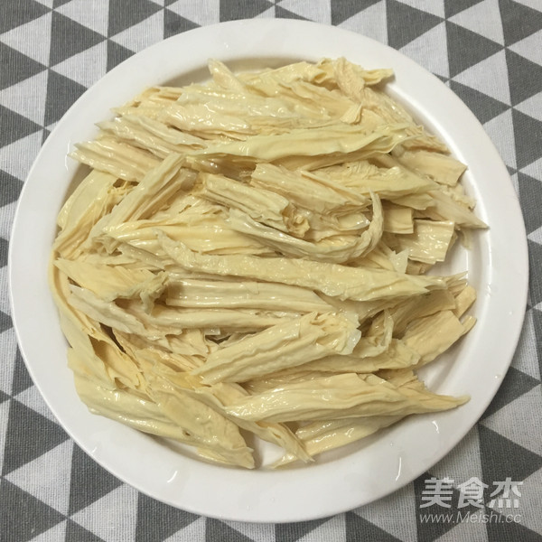 腐竹炒西芹的做法