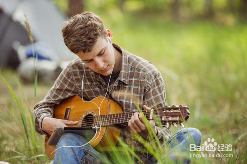 弹吉他的姿势有哪些？