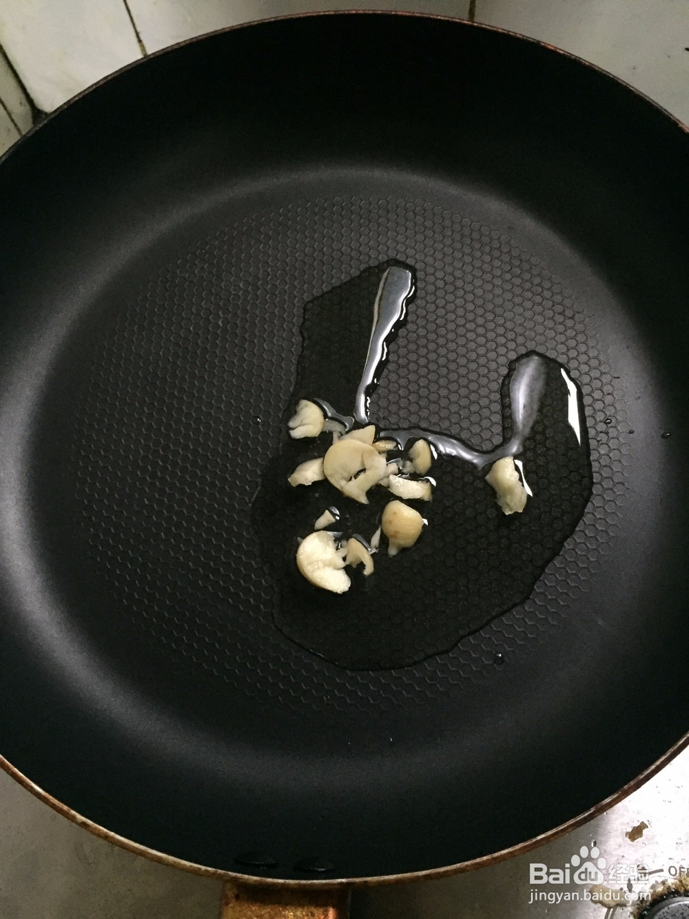 怎样做蘑菇炒鸡脯肉