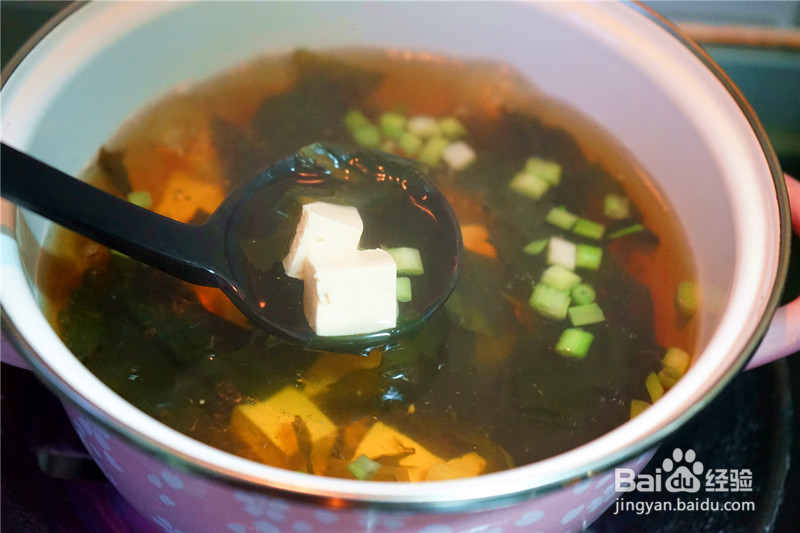 裙带菜花蛤豆腐汤的做法