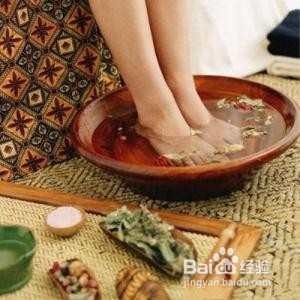 艾叶泡脚，大有裨益