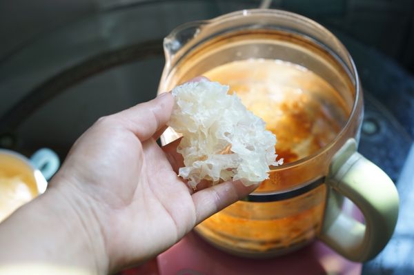 桃胶银耳雪梨汁