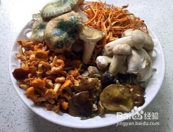 野生菌火锅做法