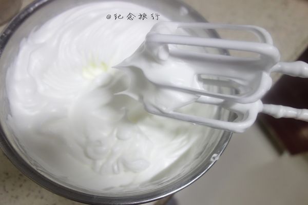 草莓奶油纸杯蛋糕