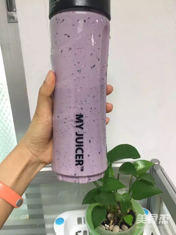 蓝莓奶昔的做法