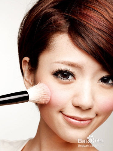 如何选用适合自己的腮红