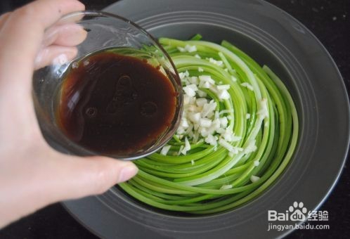 家常版凉拌蒜心是如何做的?教程图解