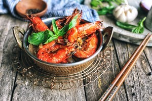 大蒜胡椒黑虎虾