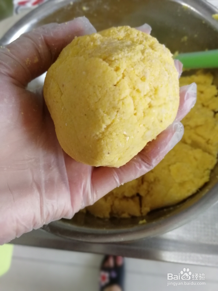 香气浓郁的玉米面窝头