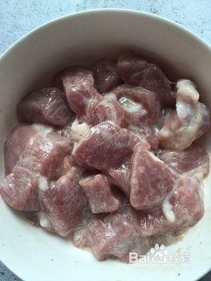 怎么做酸甜开胃的菠萝咕噜肉