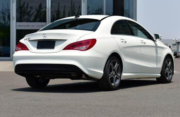 有没有人知道马耐卡这个品牌的汽车膜，贴一车大概多少 钱呢