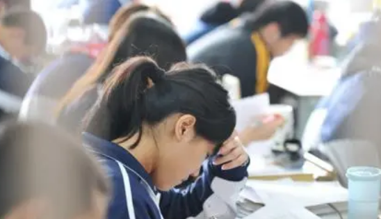 我没有考上高中，读三年制的技校未来会被看不起吗