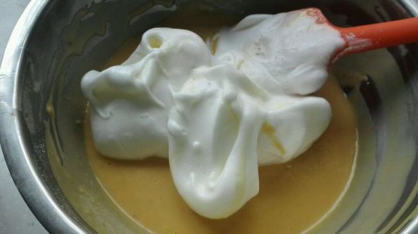 蜂蜜酸奶戚风蛋糕