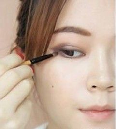 棕色系眼妆怎么画？