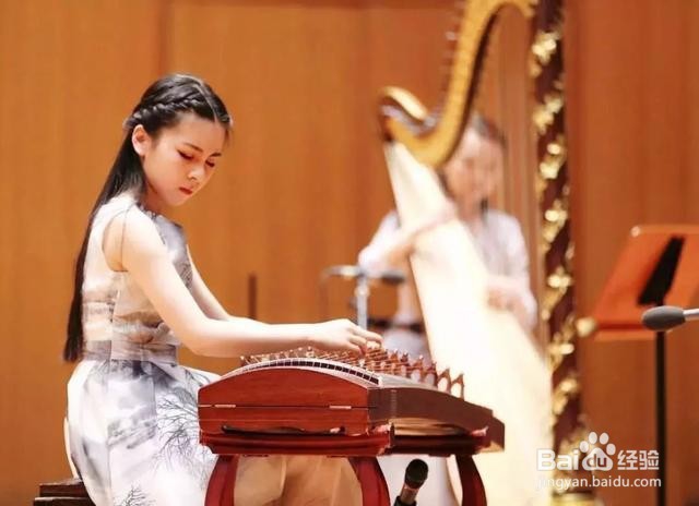 古筝演奏时如何巧妙运用肢体动作
