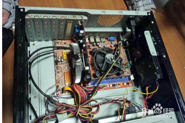 电脑一开机cpu温度就90多怎么办