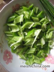 山辣子鸡丁的做法