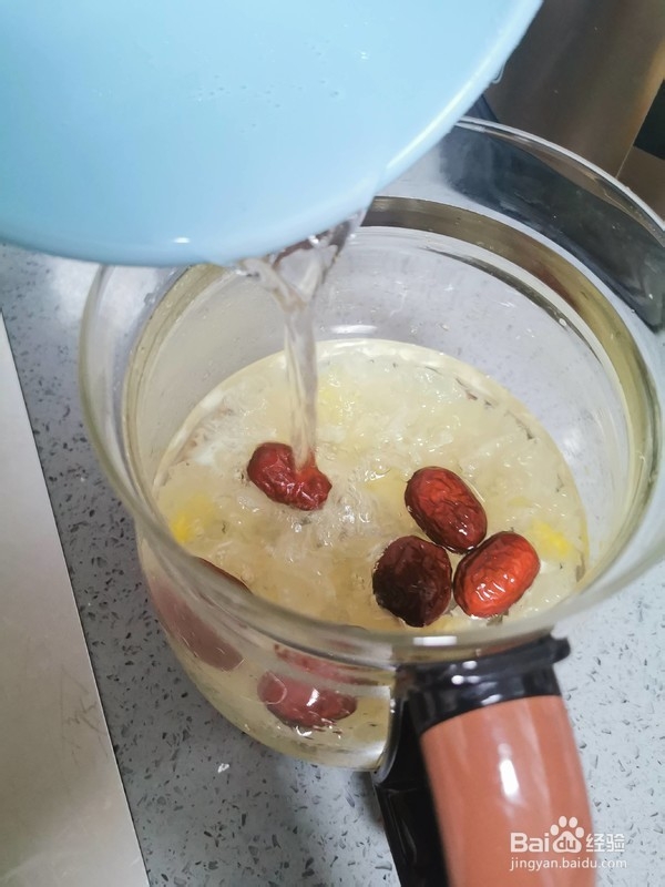 银耳百合雪莉红枣汤