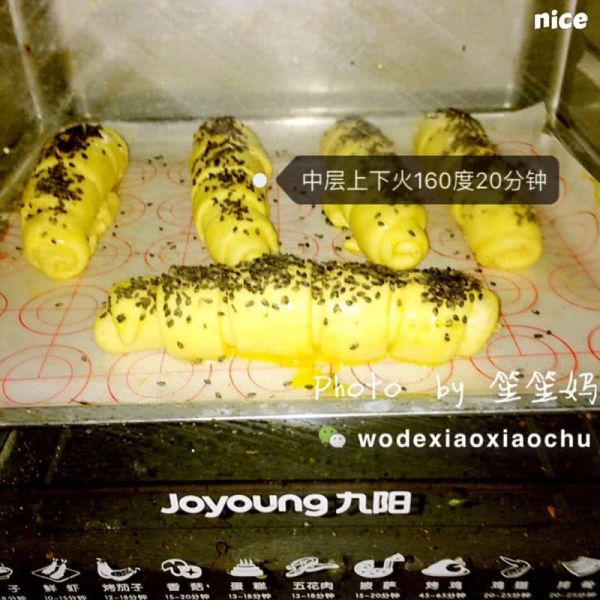 毛毛虫肉松面包