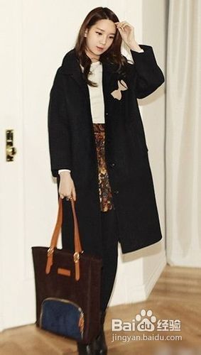 冬季服装搭配，呢子大衣+裙干练优雅