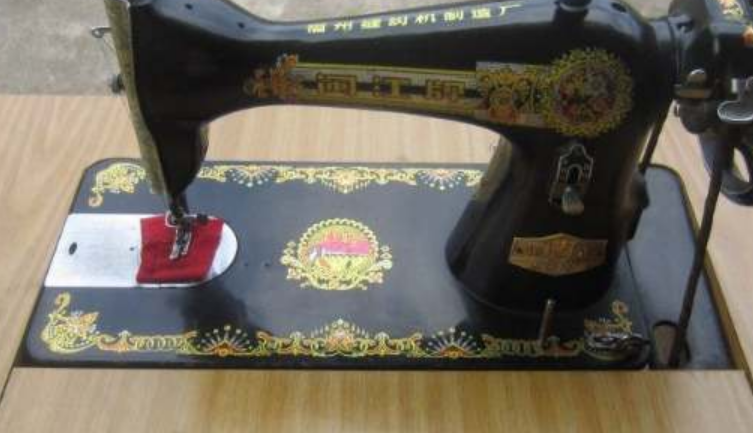 踩缝纫机的梗什么寓意