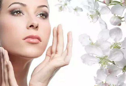 xeq玻尿酸可以直接涂在脸上吗