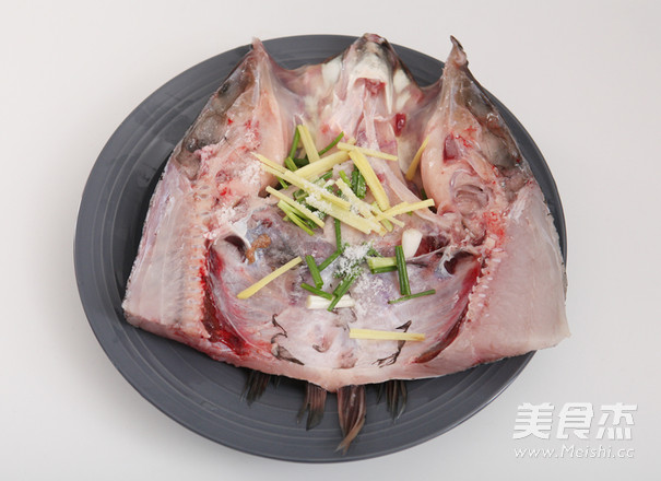 双色剁椒鱼头