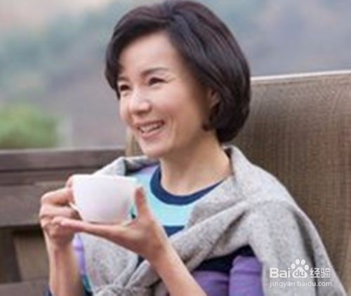 中老年女剪怎样的短发比较年轻点 百度经验 中老年女剪怎样的短发比较年轻点 百度经验