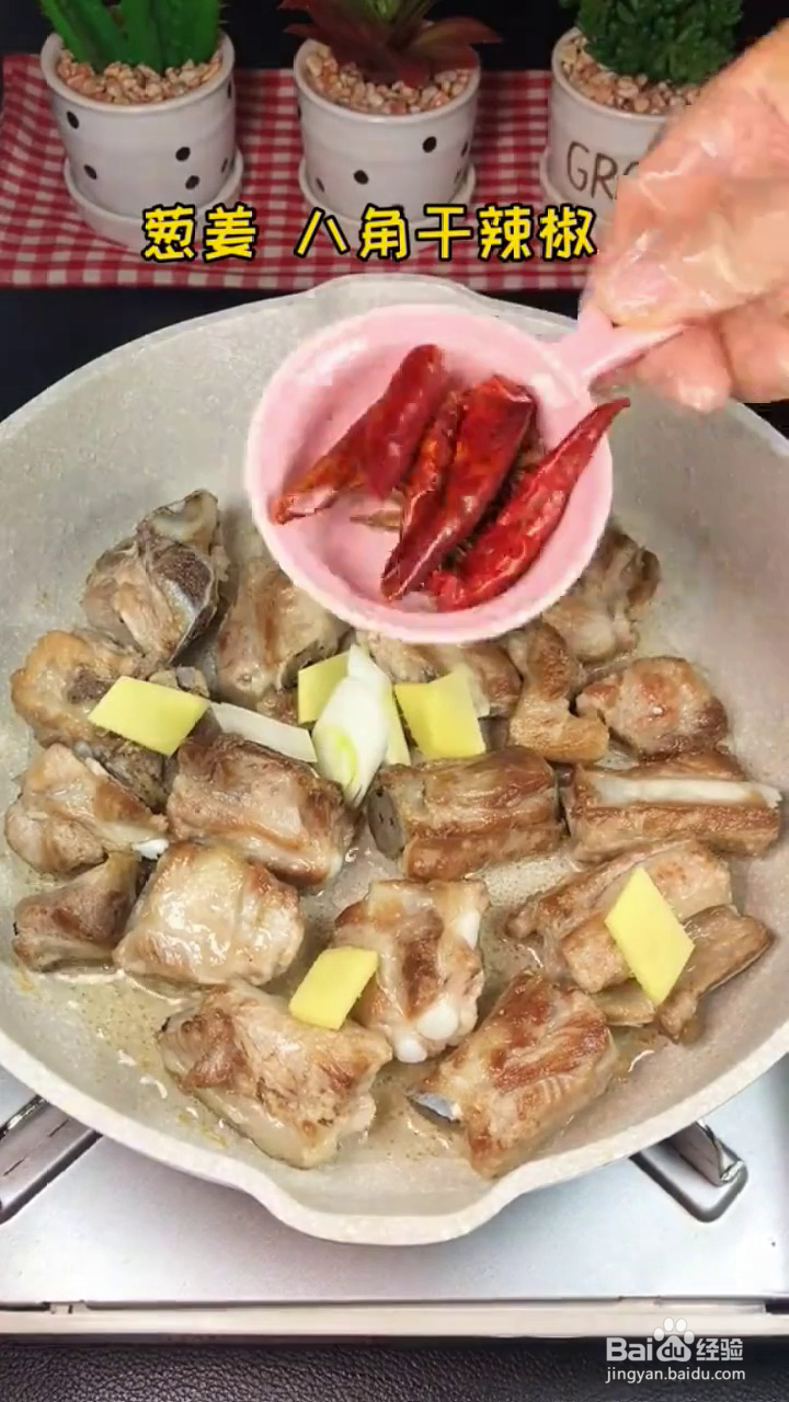 如何制作好吃入味的鹌鹑蛋烧排骨