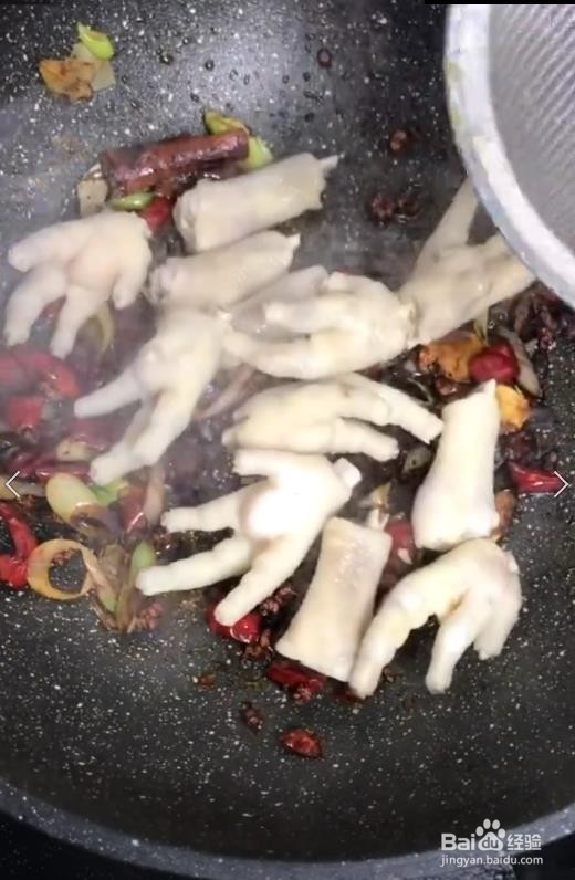 如何自己制作好吃的麻辣炖鸡爪