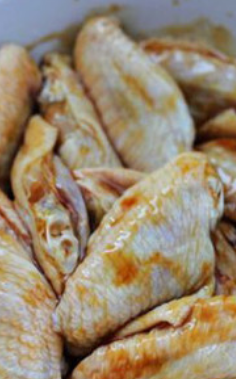 蚝油炒鸡翅的做法