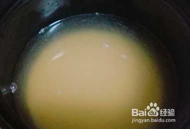 分享自己制作苦荞小米粥的做法。